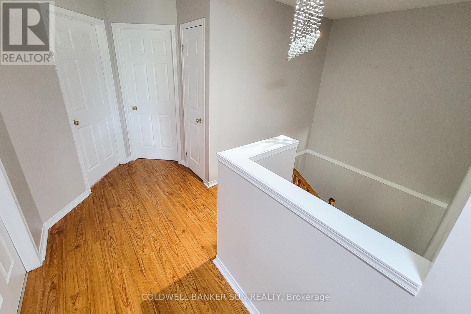 Photo 25 of 112 Meadow Wood Crescent, Hamilton ON