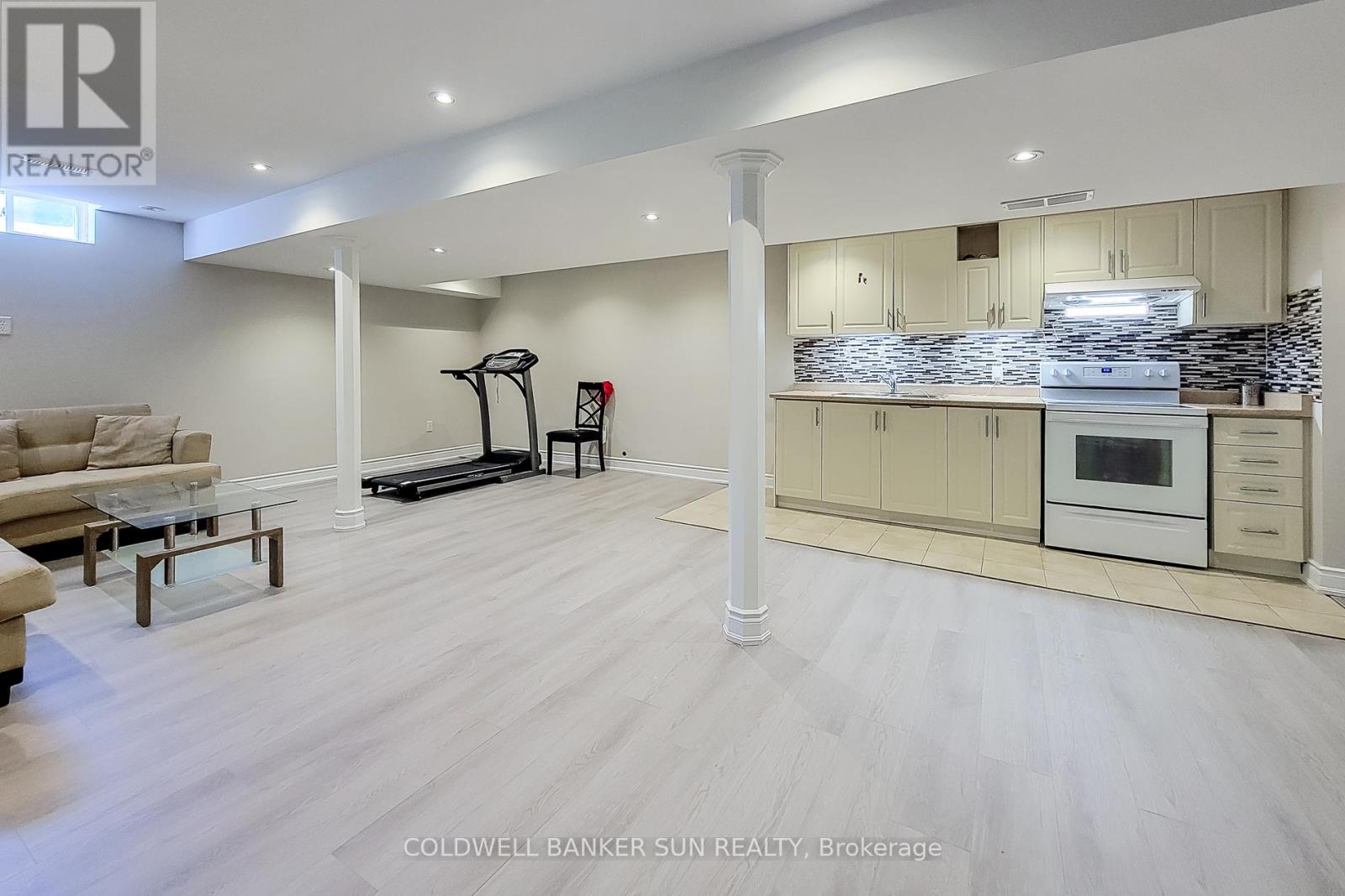 Photo 39 of 112 Meadow Wood Crescent, Hamilton ON
