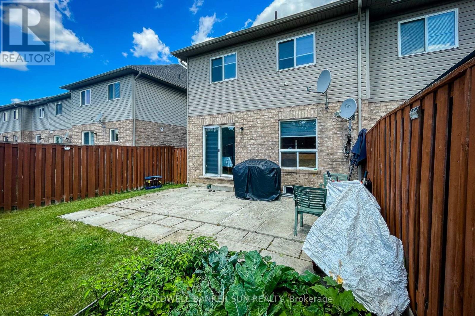 Photo 21 of 112 Meadow Wood Crescent, Hamilton ON