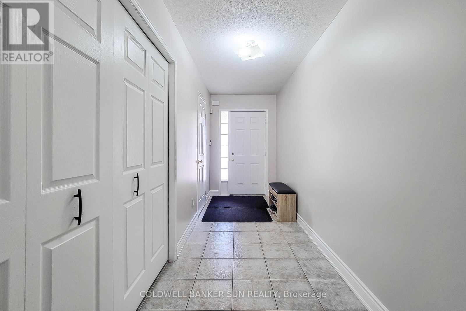 Photo 14 of 112 Meadow Wood Crescent, Hamilton ON