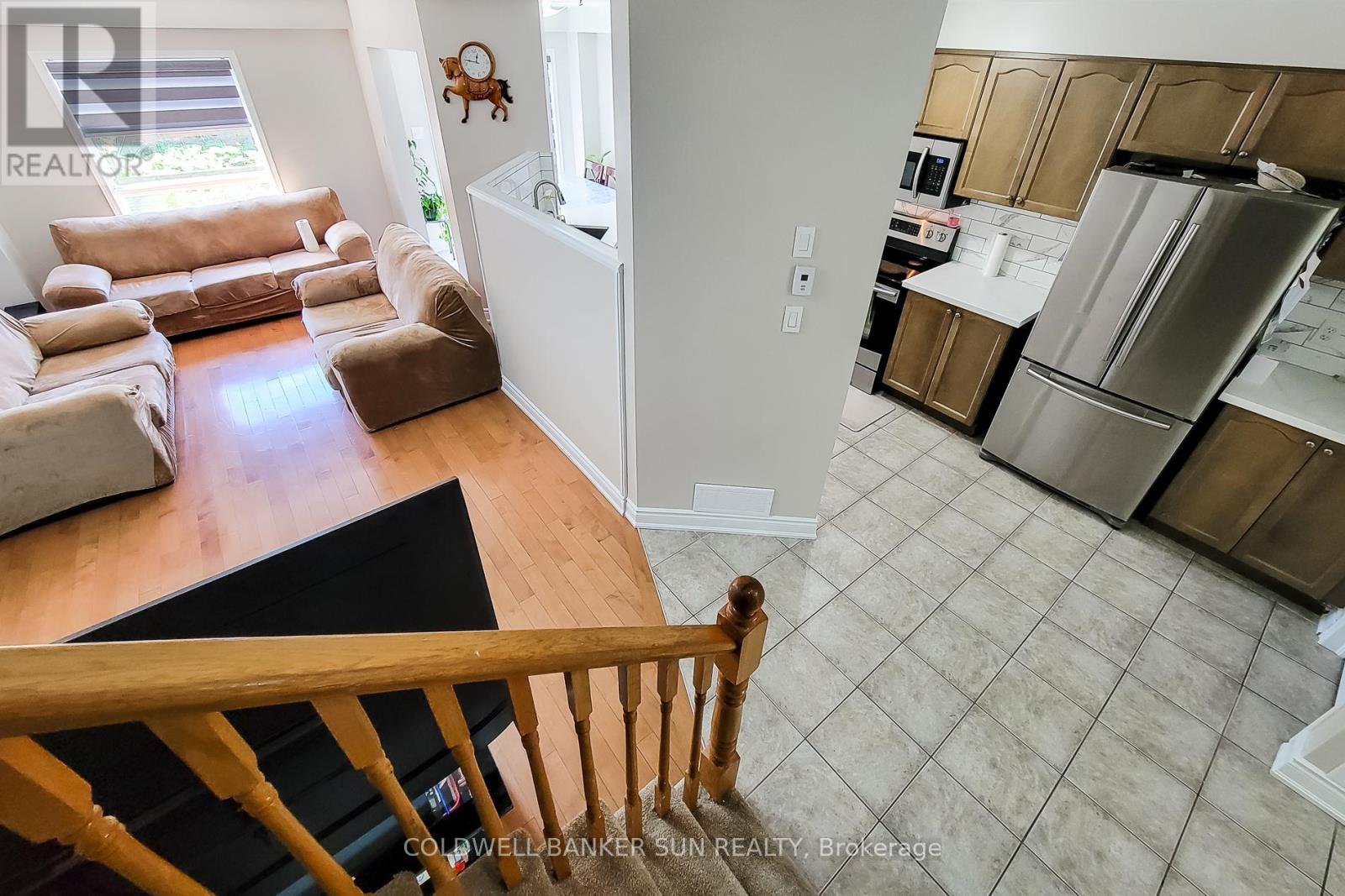 Photo 2 of 112 Meadow Wood Crescent, Hamilton ON