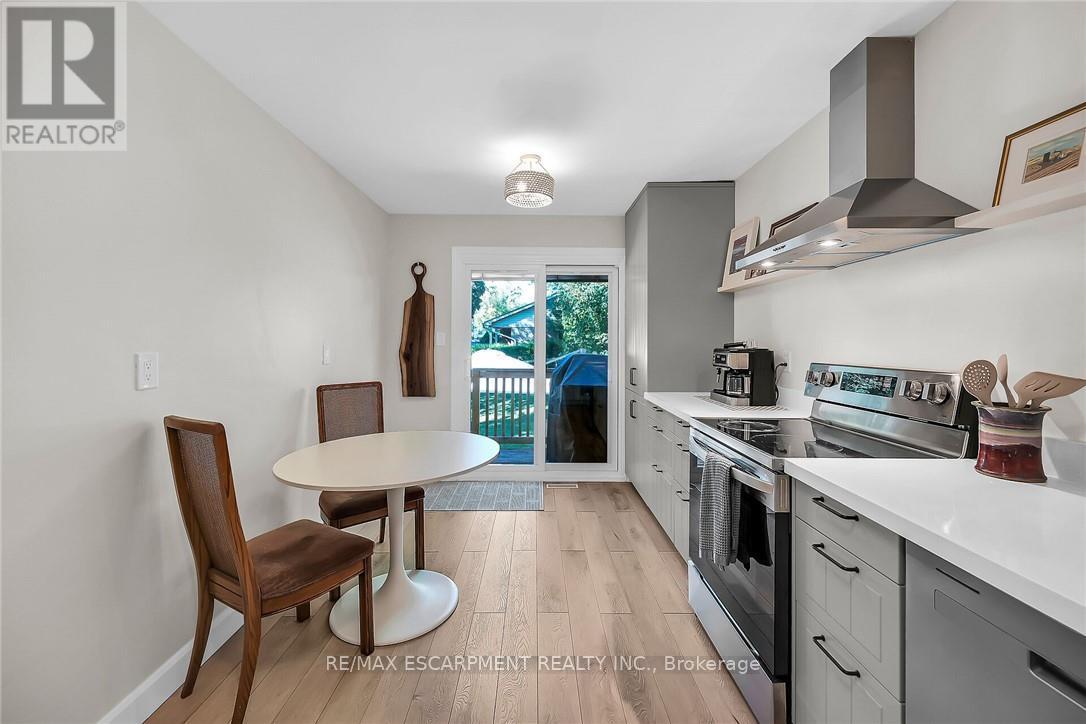 Photo 5 of 158 Wendover Drive, Hamilton ON