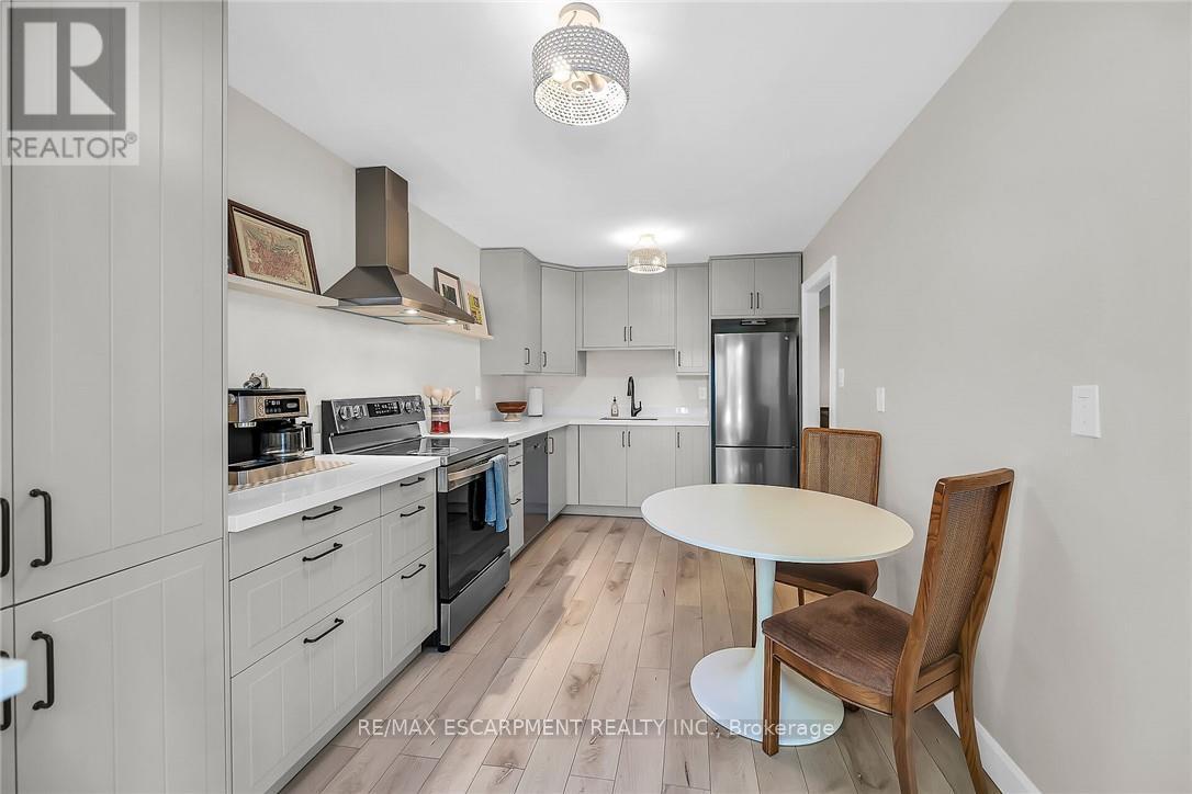 Photo 15 of 158 Wendover Drive, Hamilton ON