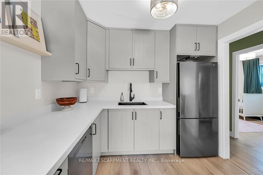 Photo 19 of 158 Wendover Drive, Hamilton ON