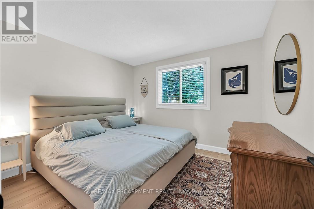 Photo 4 of 158 Wendover Drive, Hamilton ON