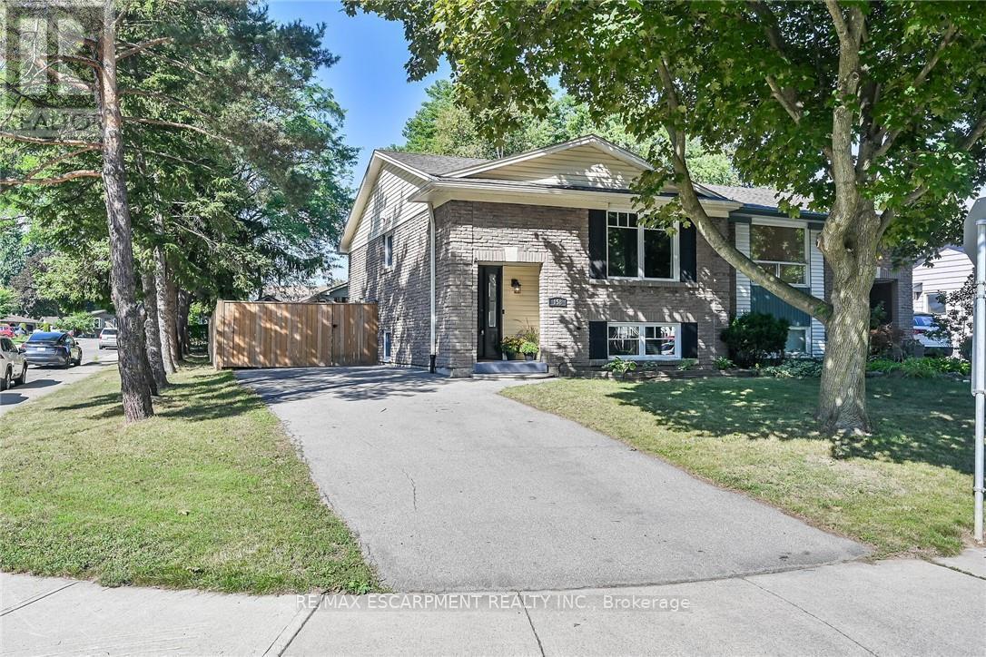 Photo 29 of 158 Wendover Drive, Hamilton ON