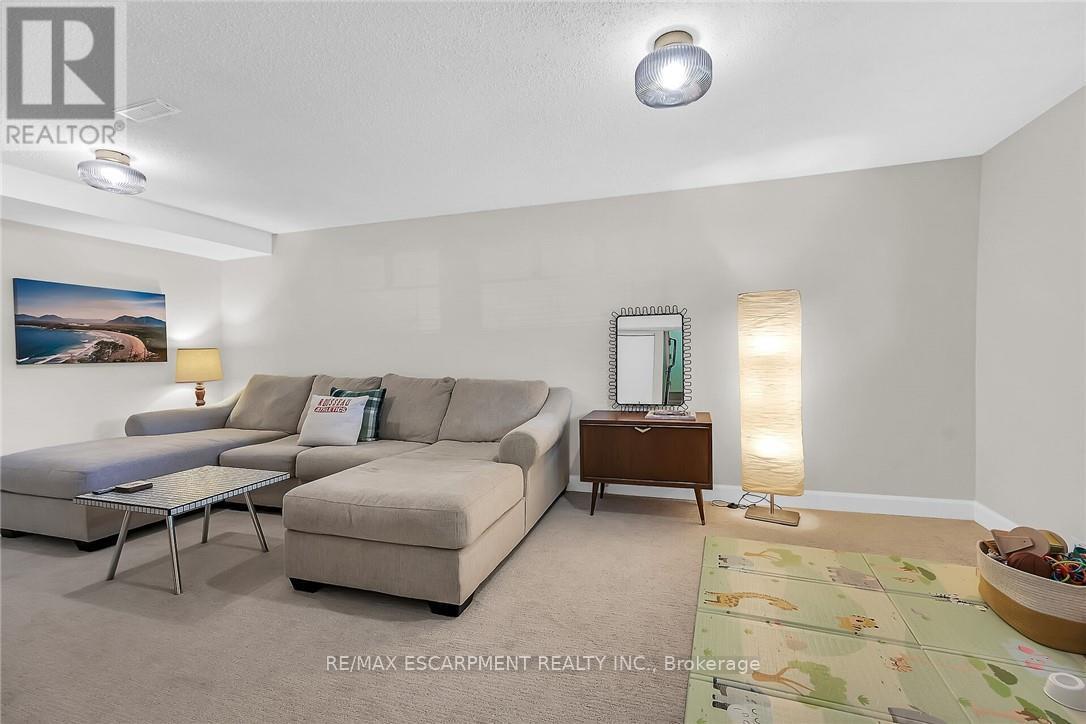 Photo 23 of 158 Wendover Drive, Hamilton ON