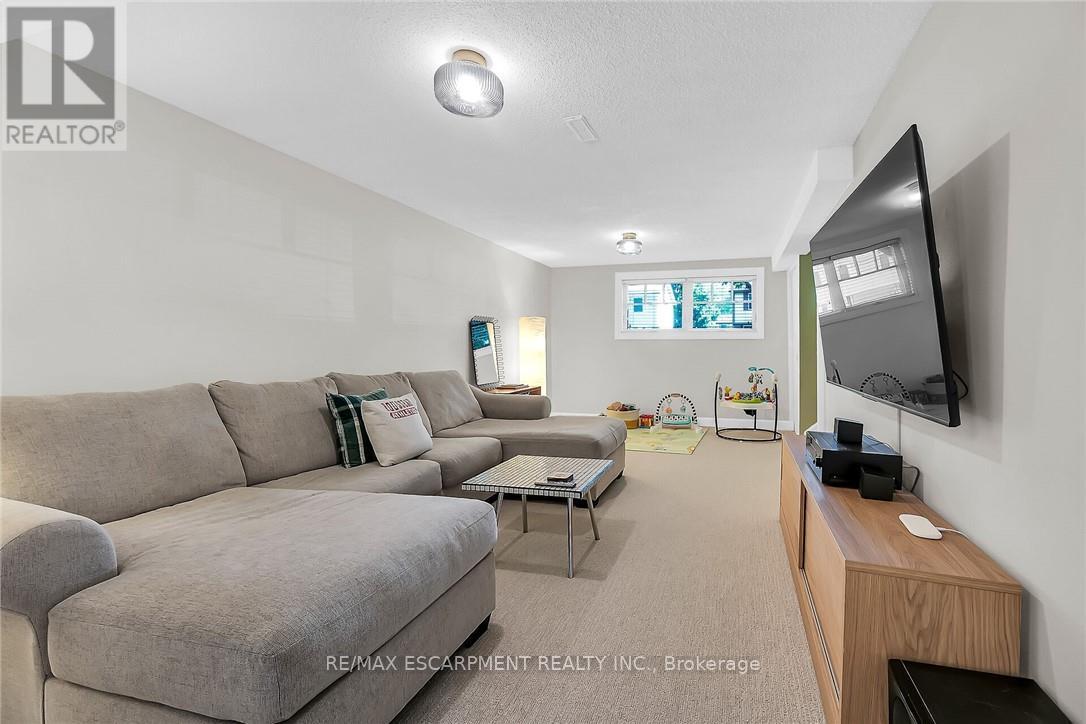 Photo 20 of 158 Wendover Drive, Hamilton ON
