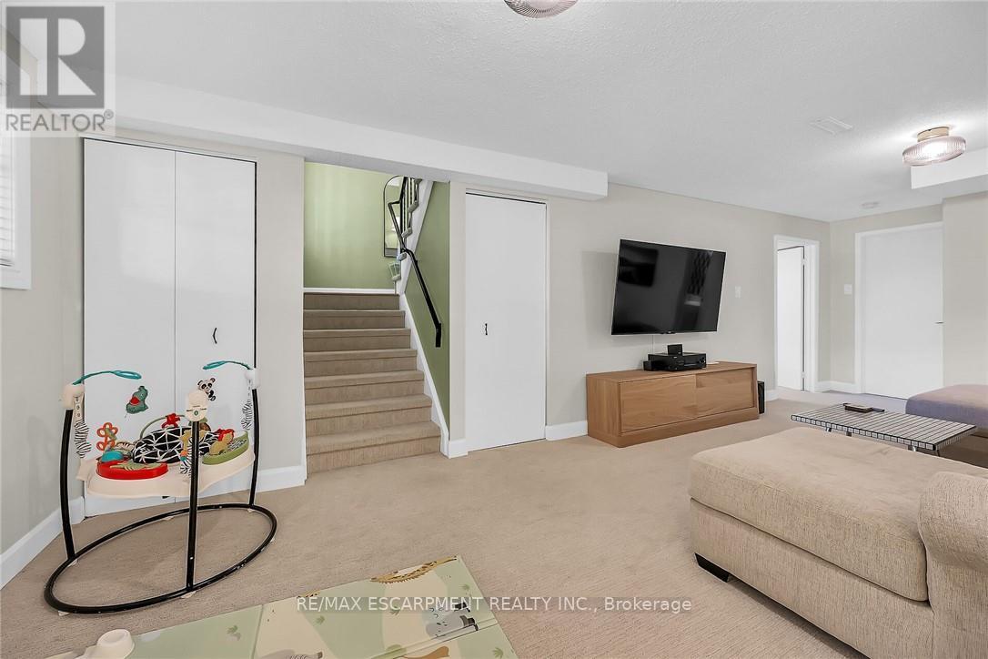 Photo 14 of 158 Wendover Drive, Hamilton ON