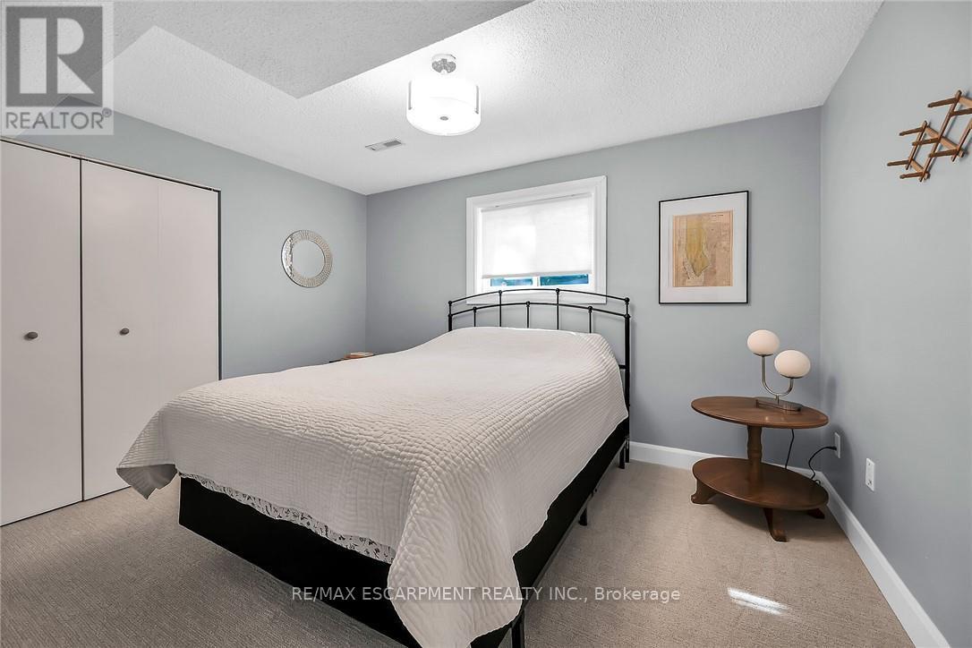 Photo 24 of 158 Wendover Drive, Hamilton ON