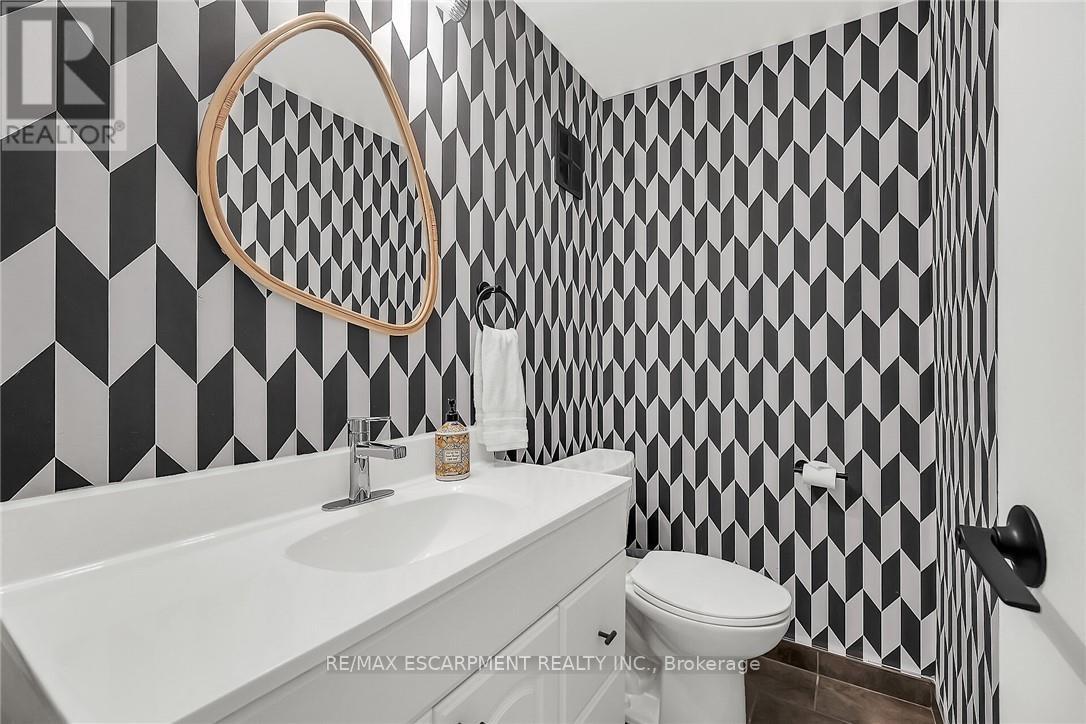 Photo 28 of 158 Wendover Drive, Hamilton ON