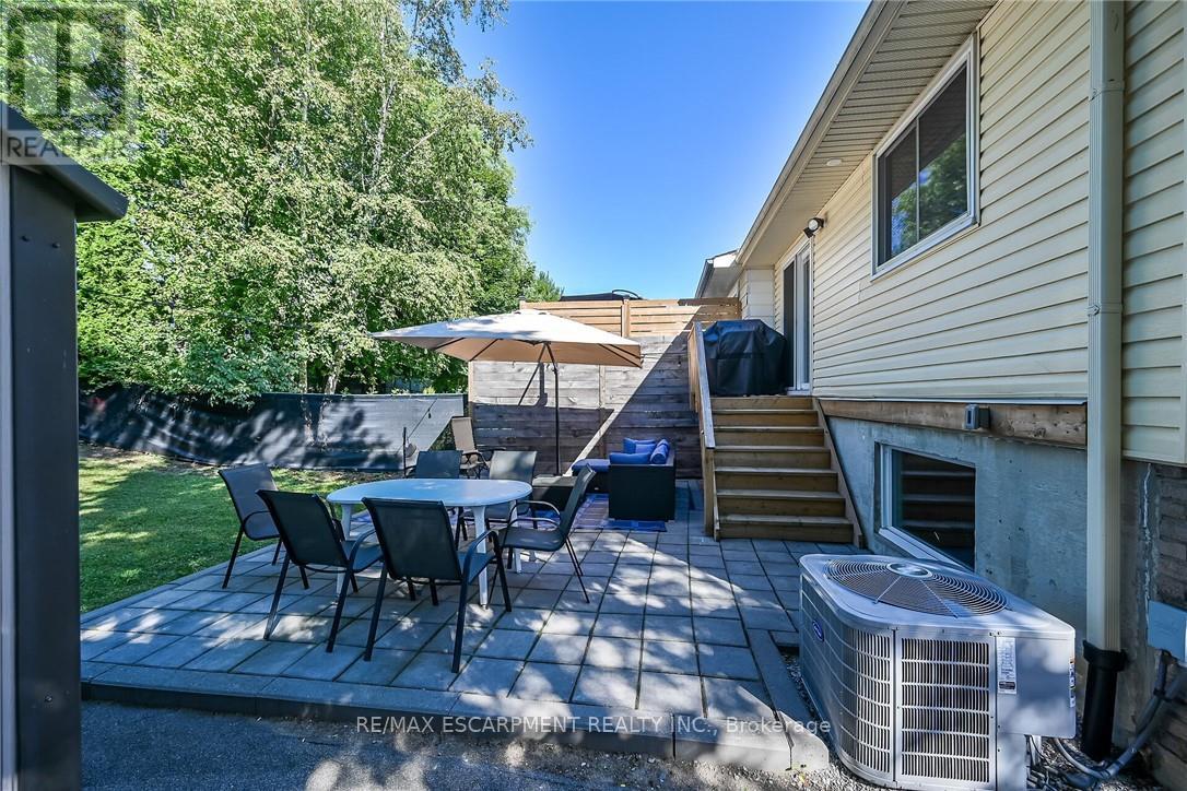 Photo 34 of 158 Wendover Drive, Hamilton ON