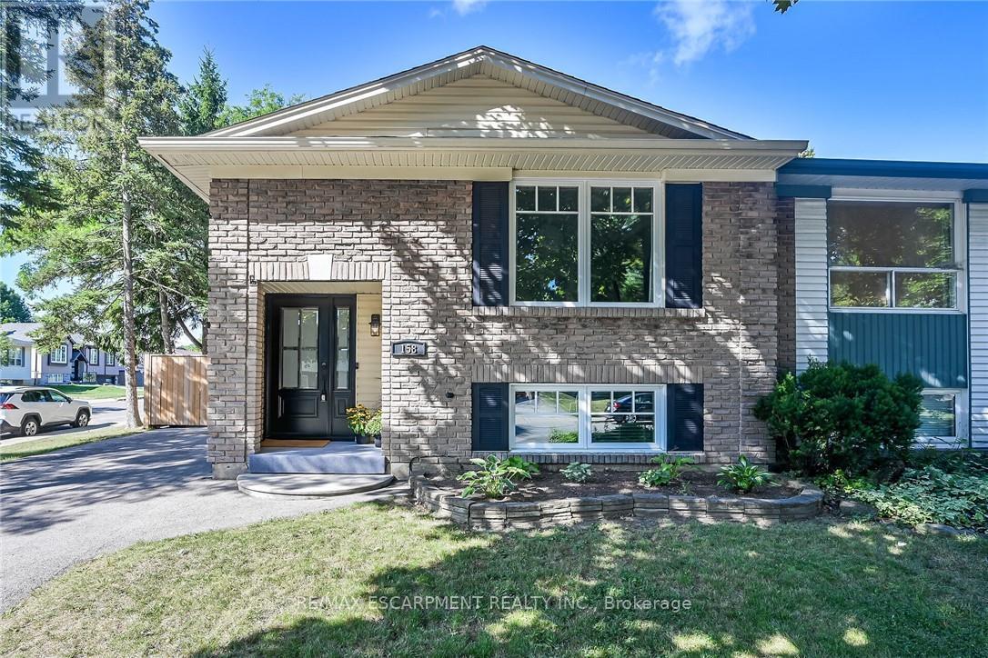 Photo 3 of 158 Wendover Drive, Hamilton ON