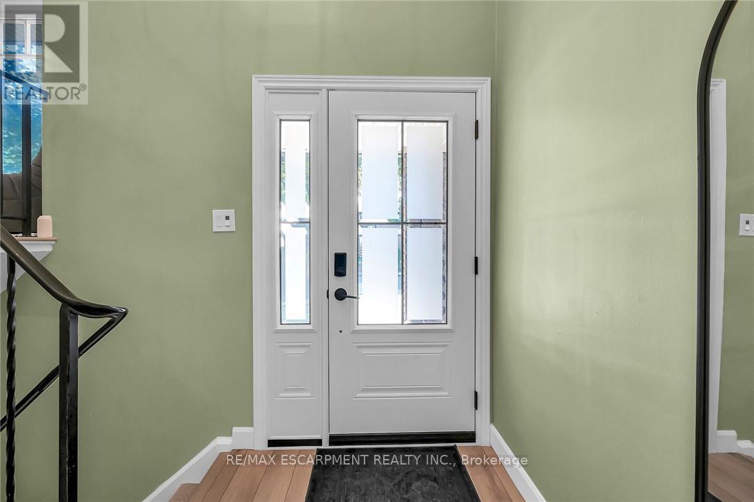 Photo 31 of 158 Wendover Drive, Hamilton ON