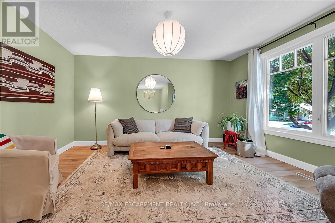 Photo 7 of 158 Wendover Drive, Hamilton ON