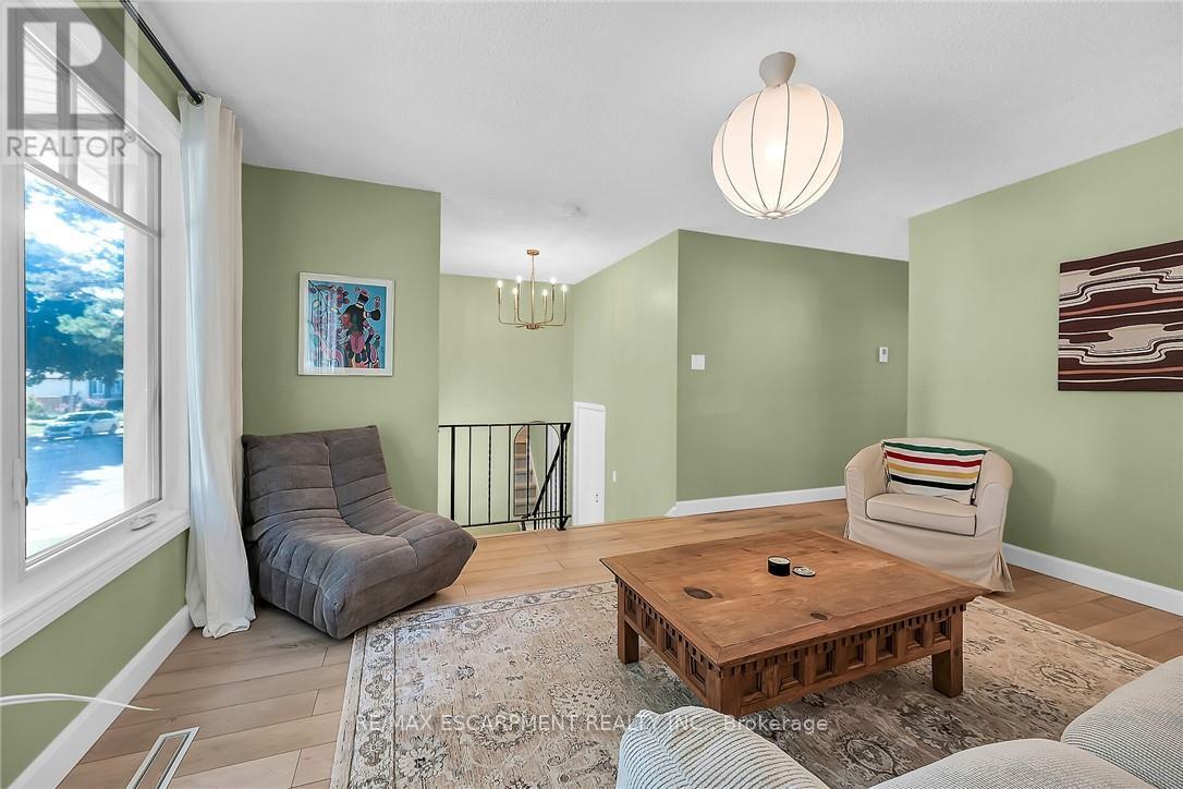 Photo 2 of 158 Wendover Drive, Hamilton ON
