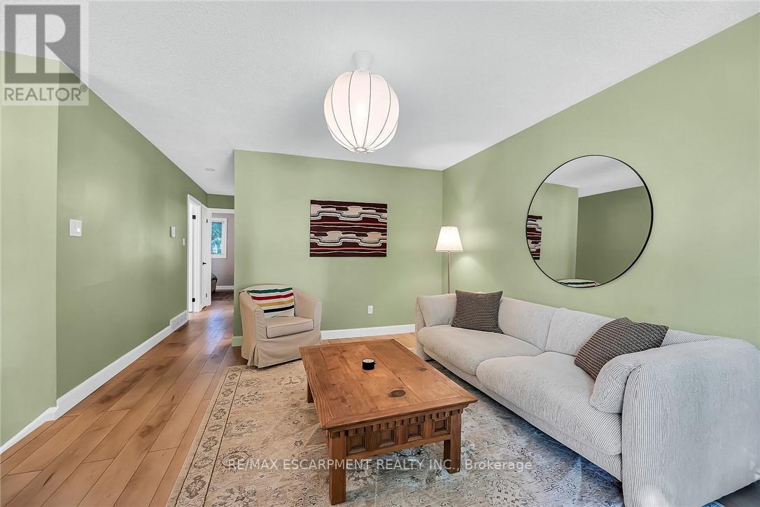 Photo 16 of 158 Wendover Drive, Hamilton ON