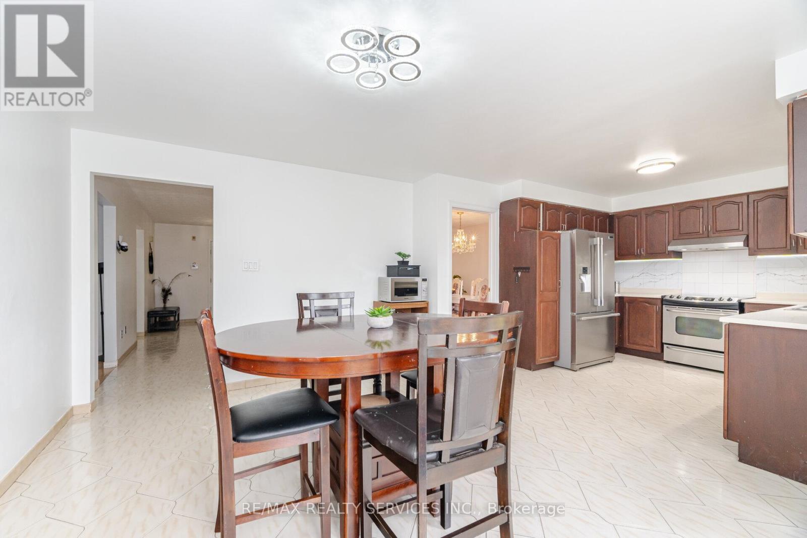 Photo 37 of 2 Morningstar Court, Hamilton ON