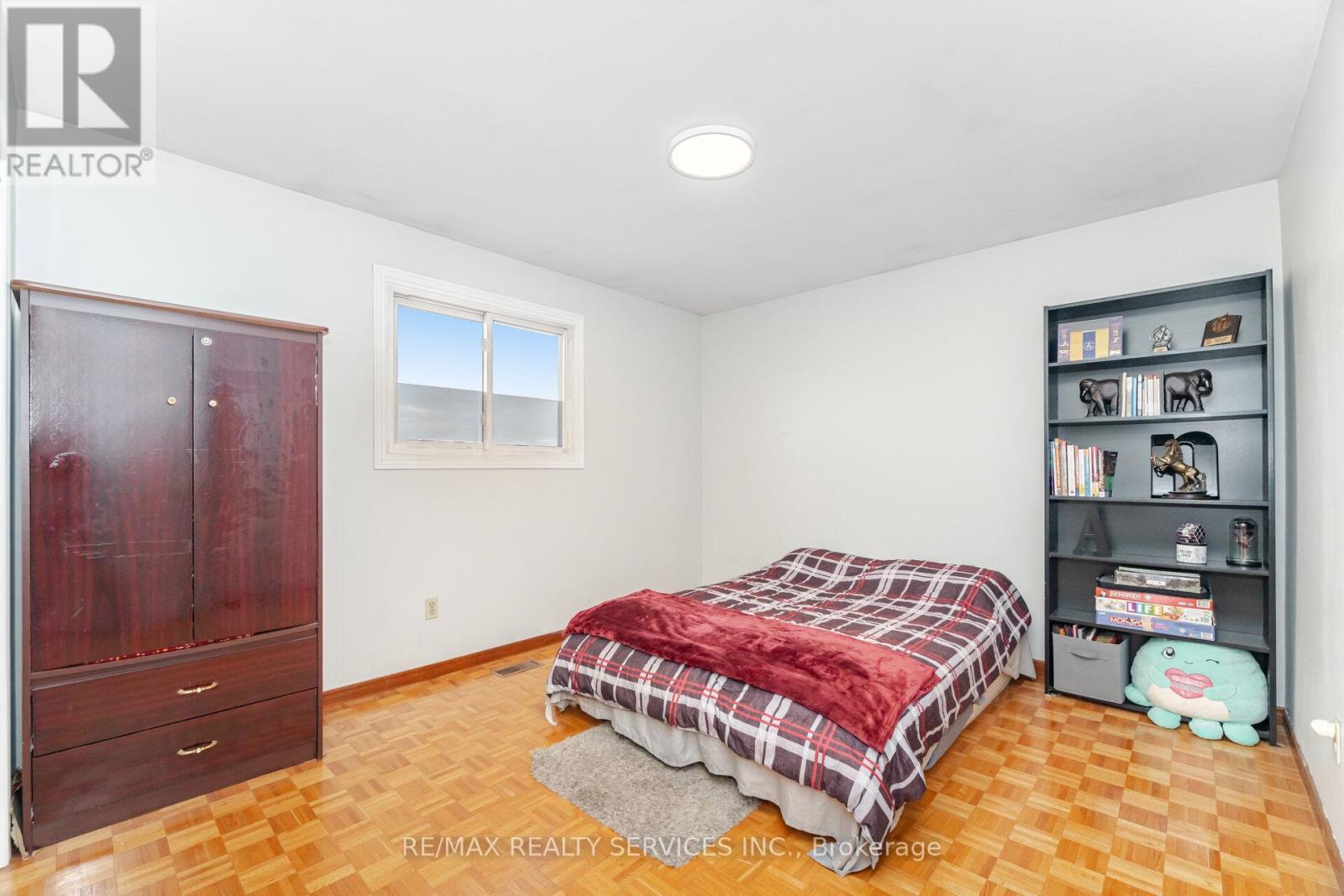 Photo 24 of 2 Morningstar Court, Hamilton ON