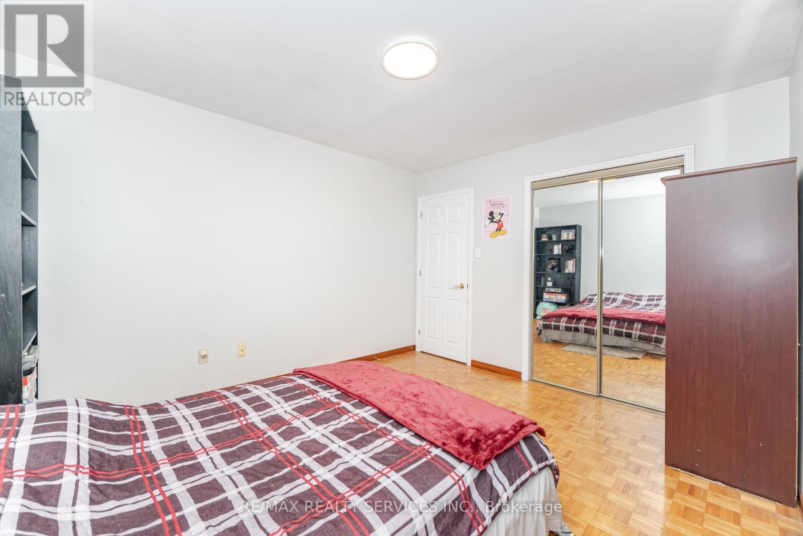 Photo 7 of 2 Morningstar Court, Hamilton ON