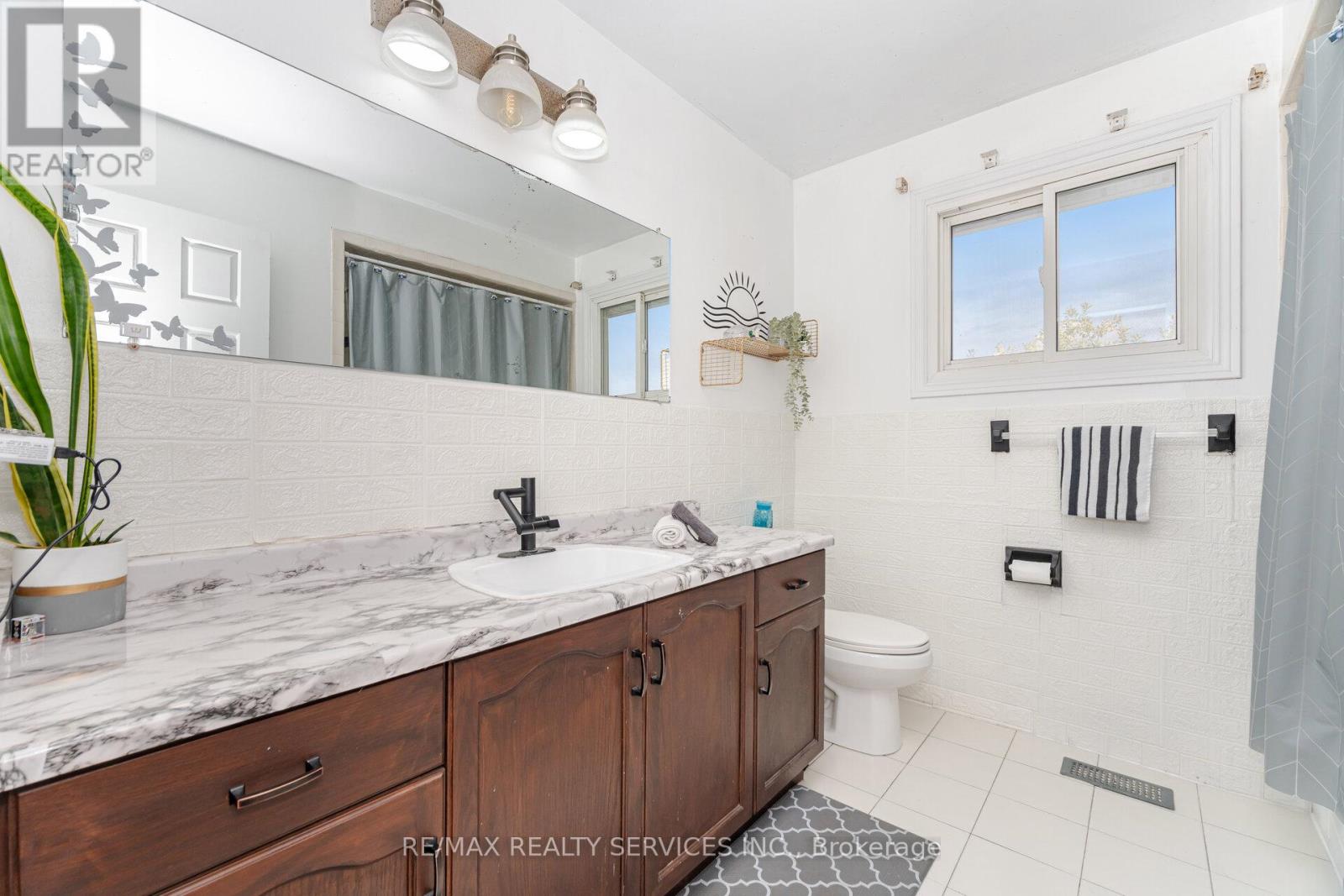Photo 46 of 2 Morningstar Court, Hamilton ON