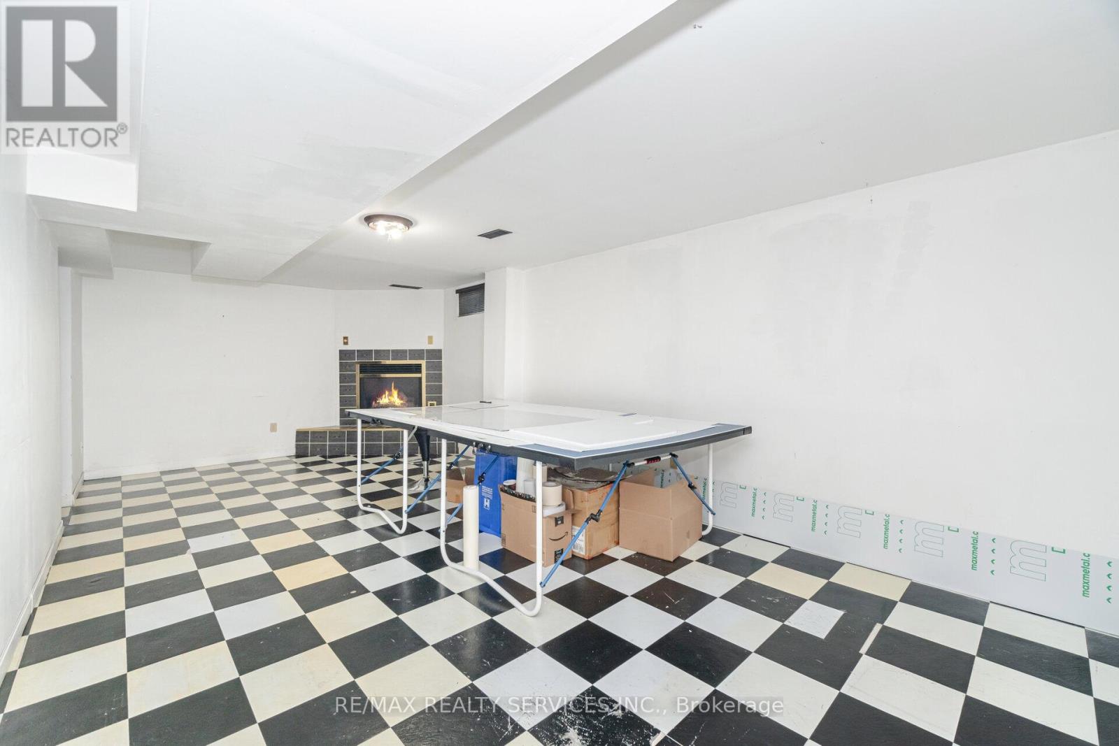 Photo 16 of 2 Morningstar Court, Hamilton ON