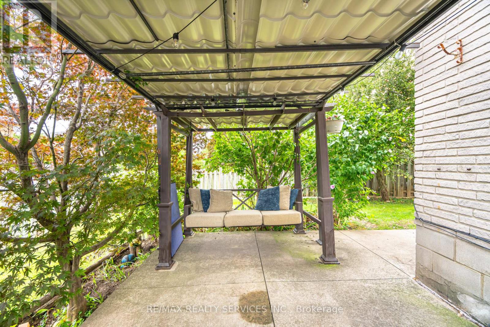 Photo 38 of 2 Morningstar Court, Hamilton ON