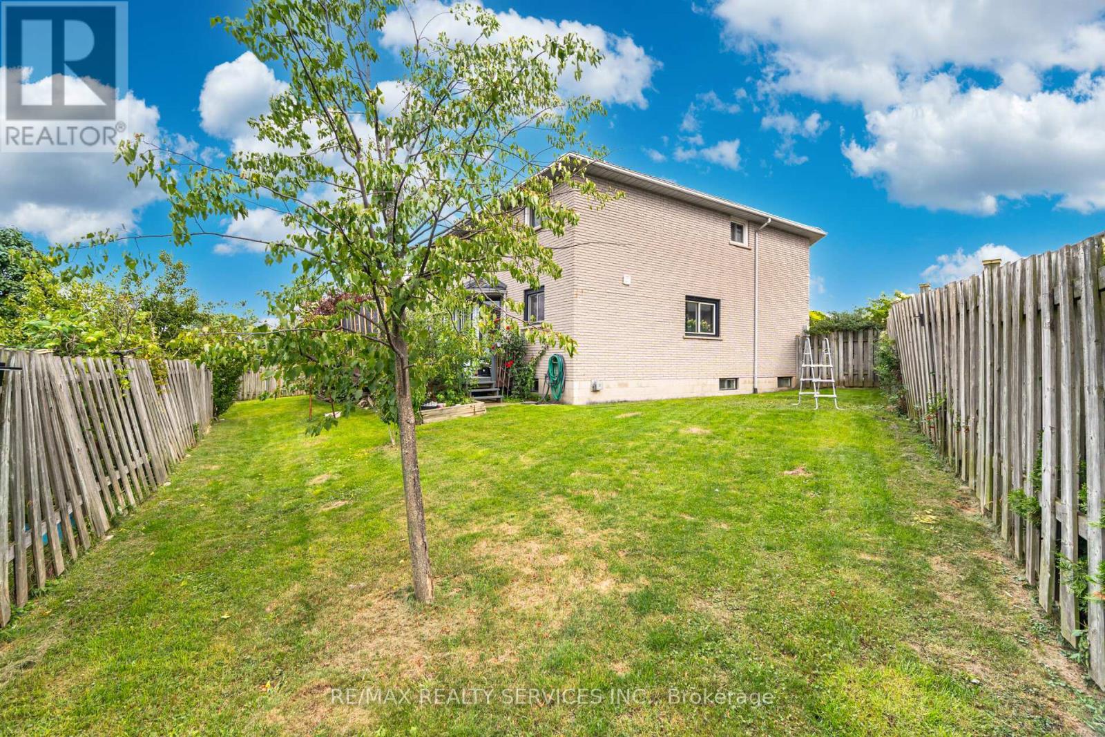 Photo 21 of 2 Morningstar Court, Hamilton ON