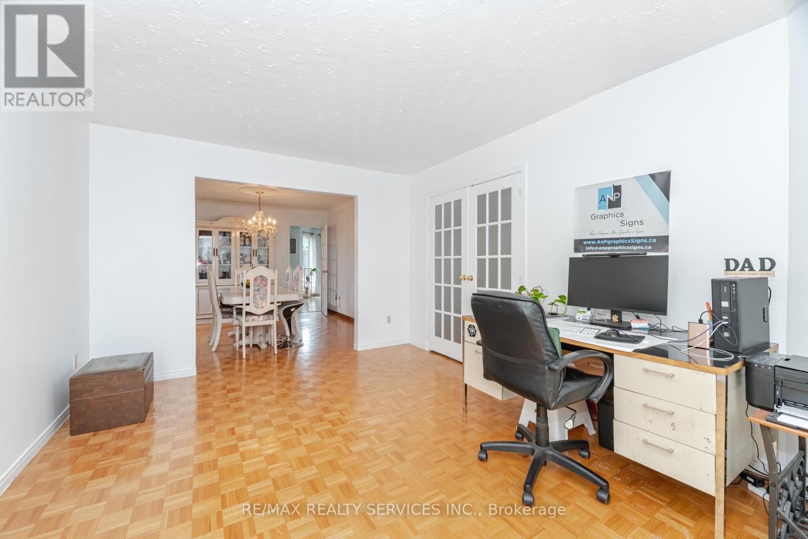 Photo 8 of 2 Morningstar Court, Hamilton ON