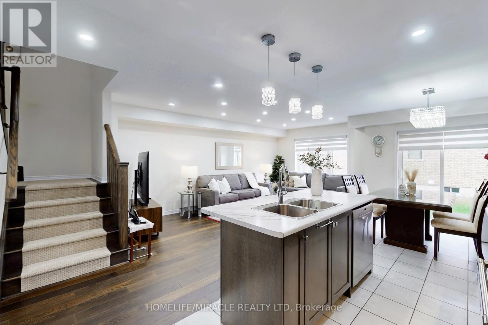 Photo 24 of 174 Maclachlan Avenue, Haldimand ON