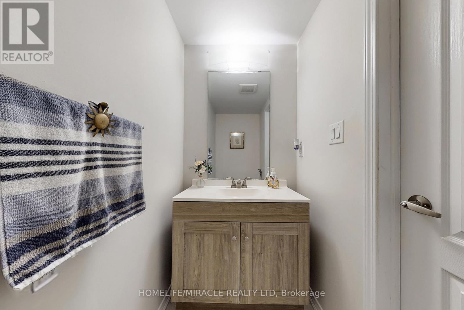 Photo 31 of 174 Maclachlan Avenue, Haldimand ON