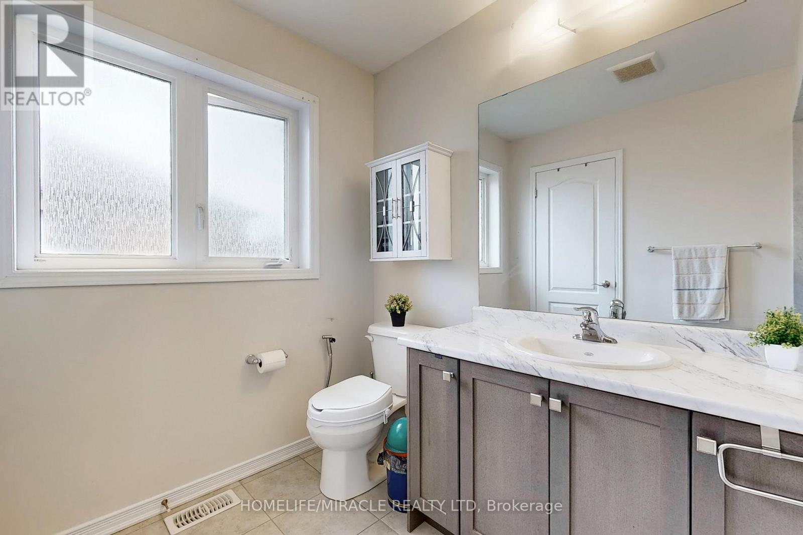 Photo 41 of 174 Maclachlan Avenue, Haldimand ON