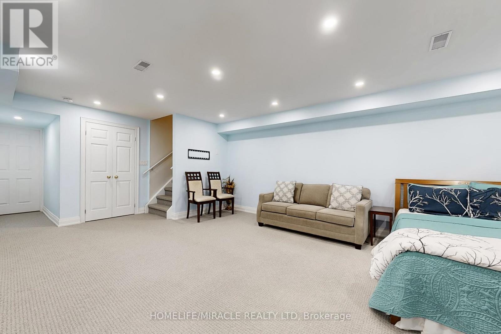 Photo 40 of 174 Maclachlan Avenue, Haldimand ON