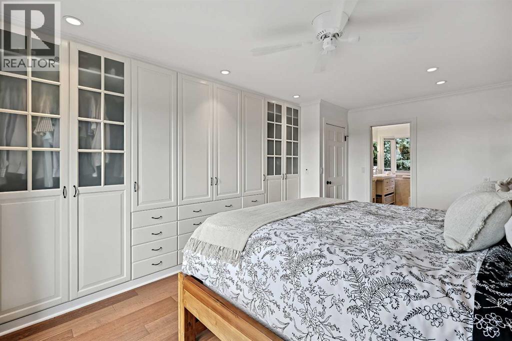Photo 3 of 163 Woodhaven Crescent Sw, Calgary AB