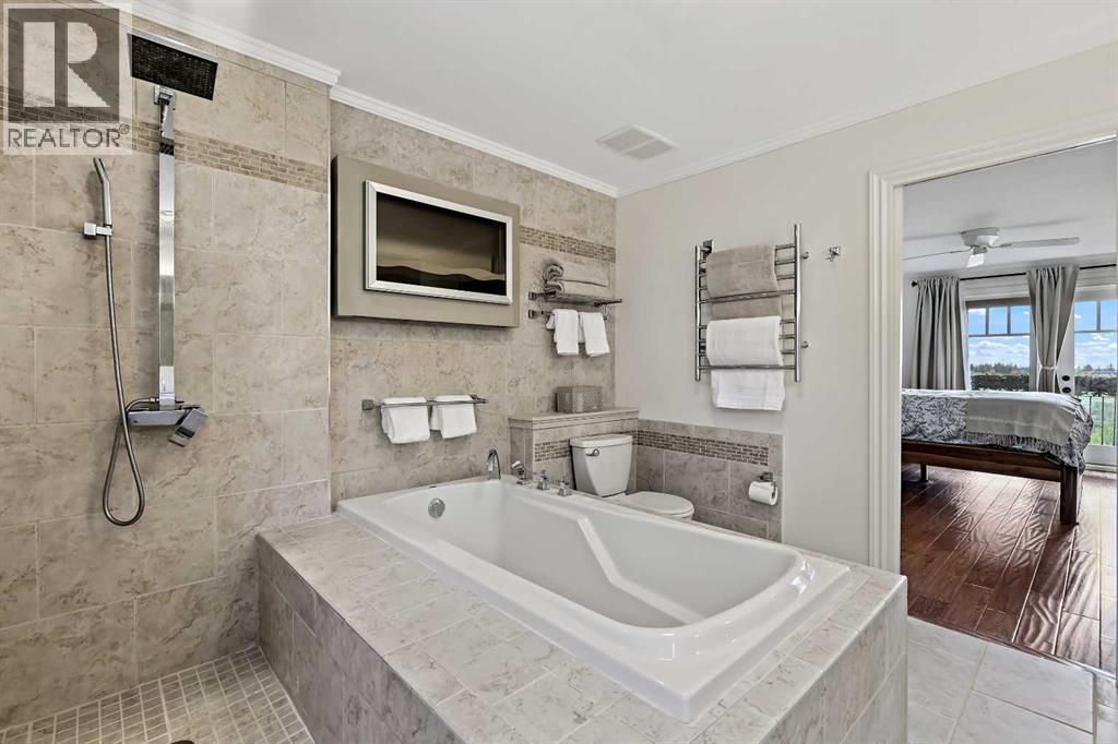 Photo 23 of 163 Woodhaven Crescent Sw, Calgary AB