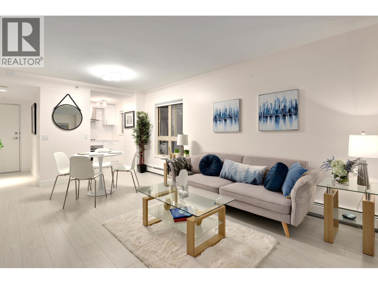 1604 121 W 15TH STREET, North Vancouver