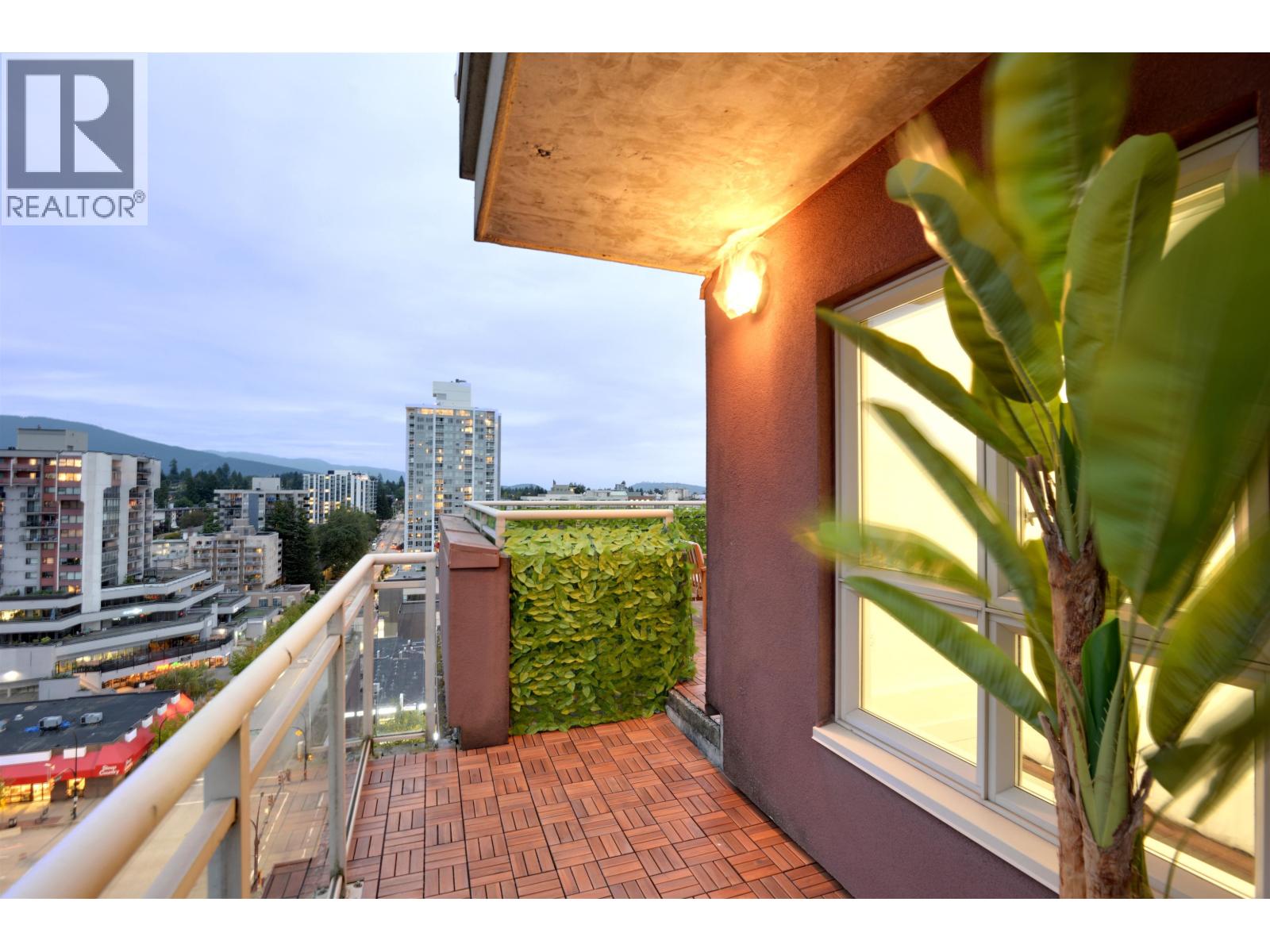 1604 121 W 15TH STREET, North Vancouver