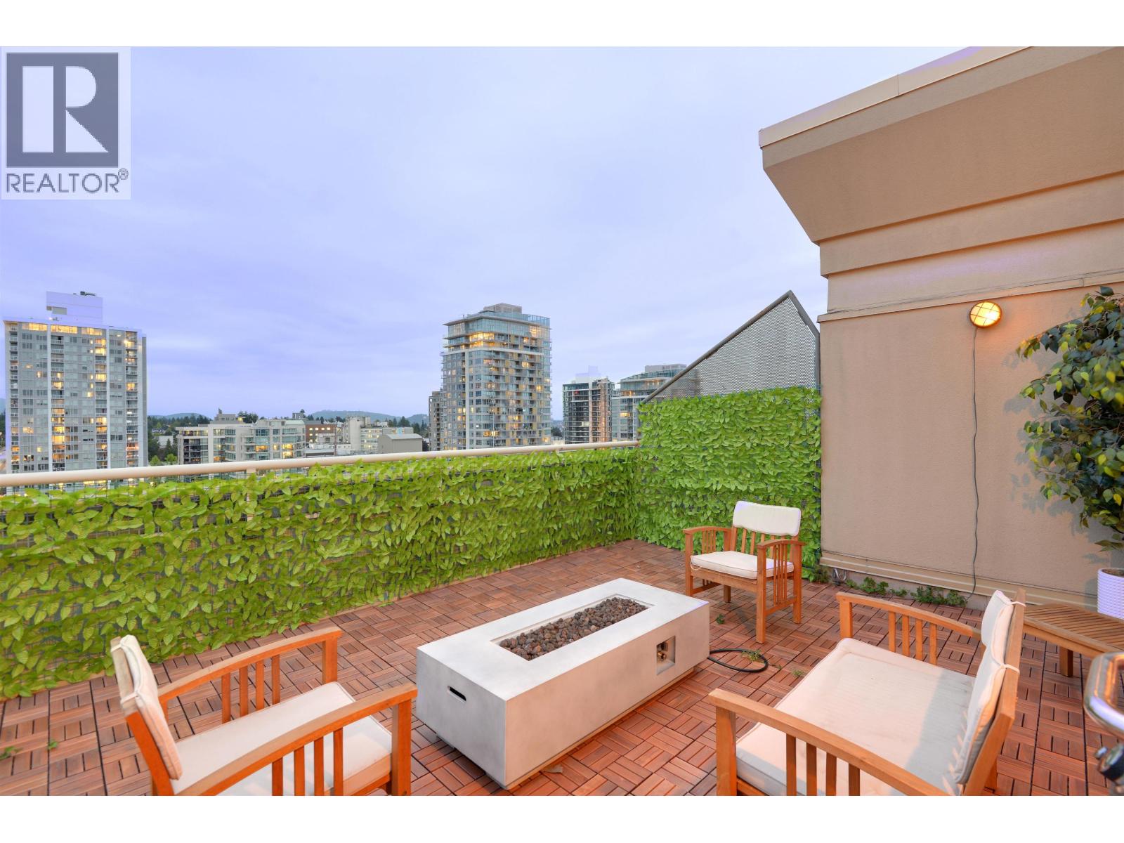 1604 121 W 15TH STREET, North Vancouver