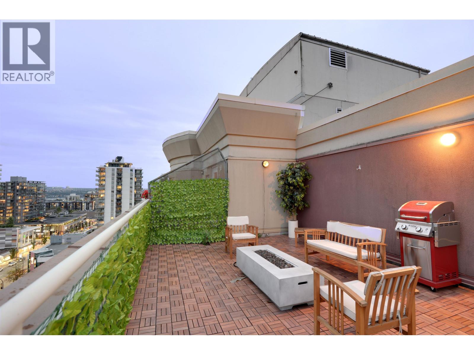 1604 121 W 15TH STREET, North Vancouver