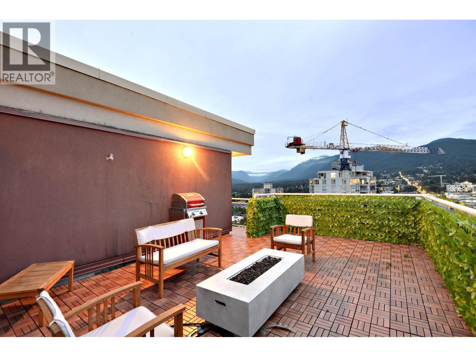 1604 121 W 15TH STREET, North Vancouver