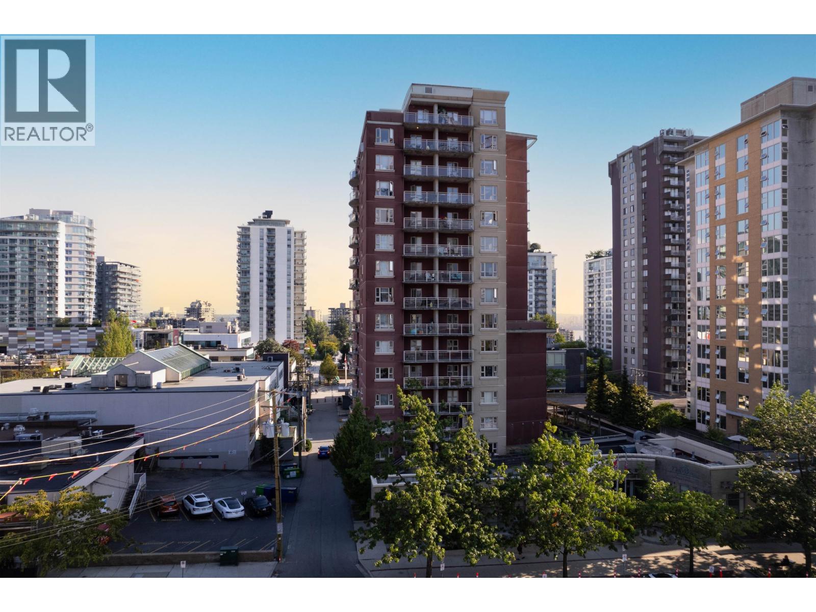 1604 121 W 15TH STREET, North Vancouver