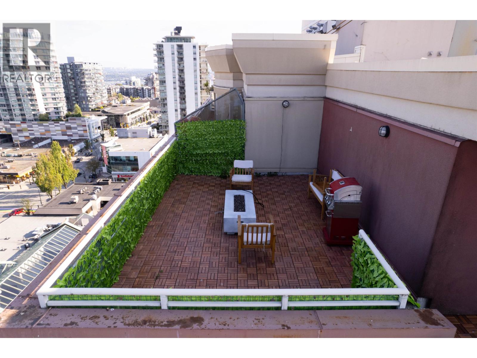 1604 121 W 15TH STREET, North Vancouver