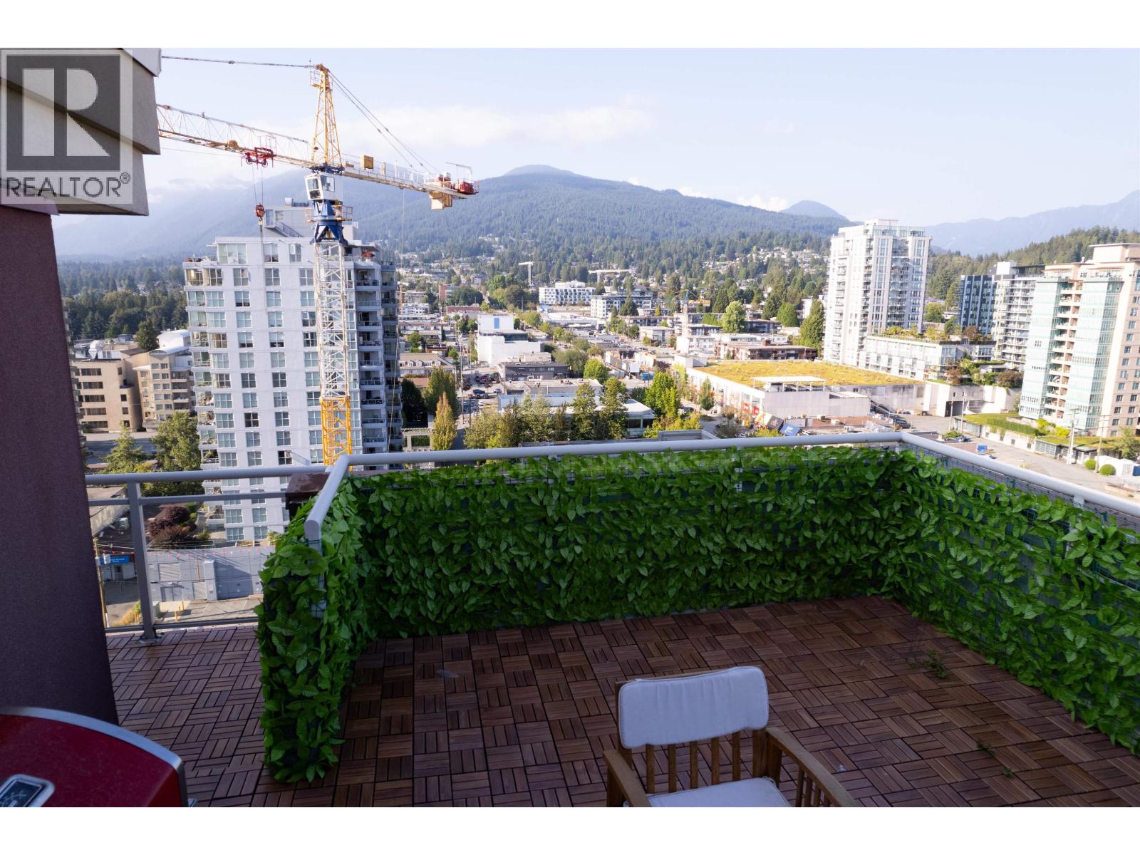 1604 121 W 15TH STREET, North Vancouver