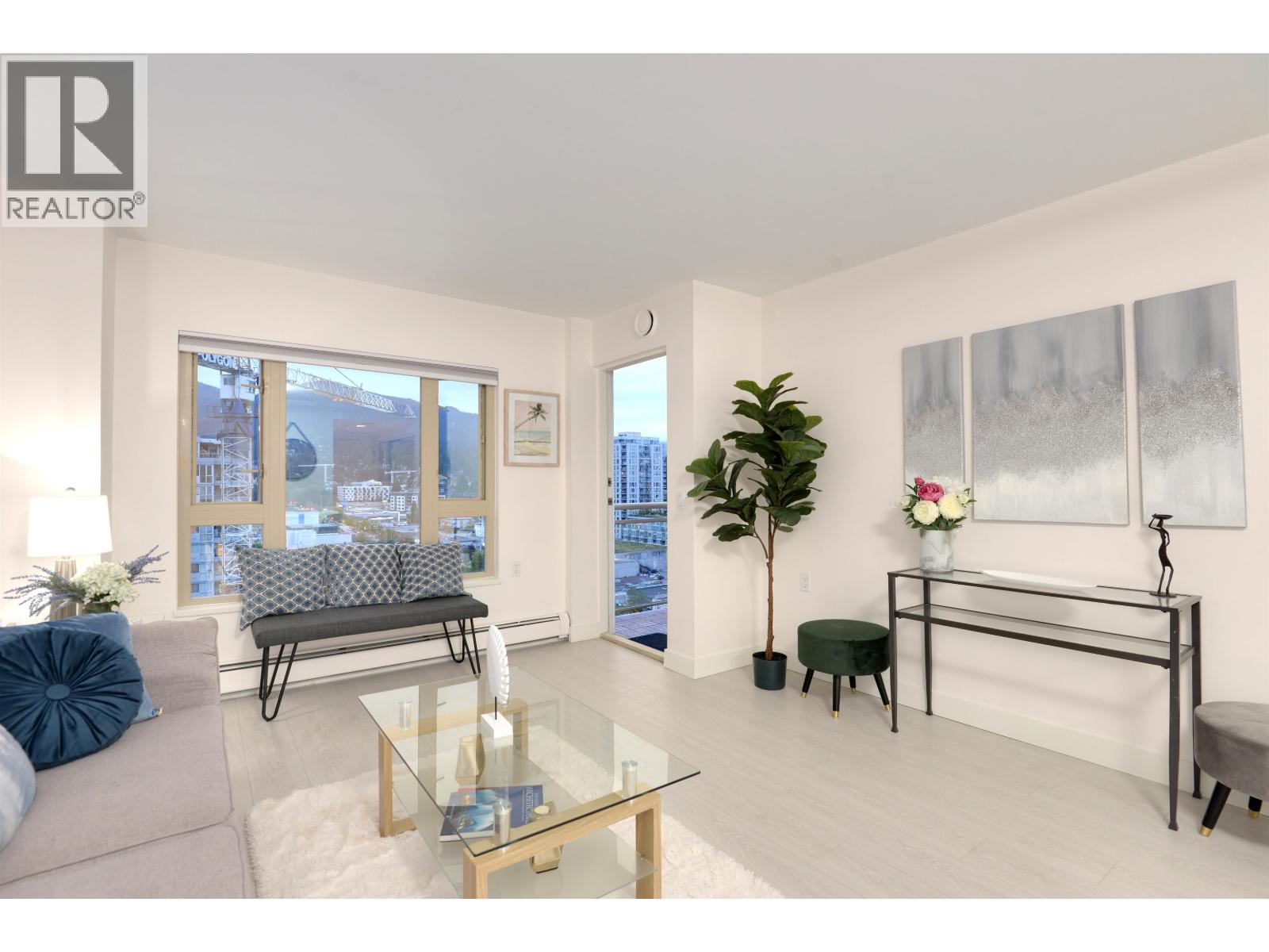 1604 121 W 15TH STREET, North Vancouver