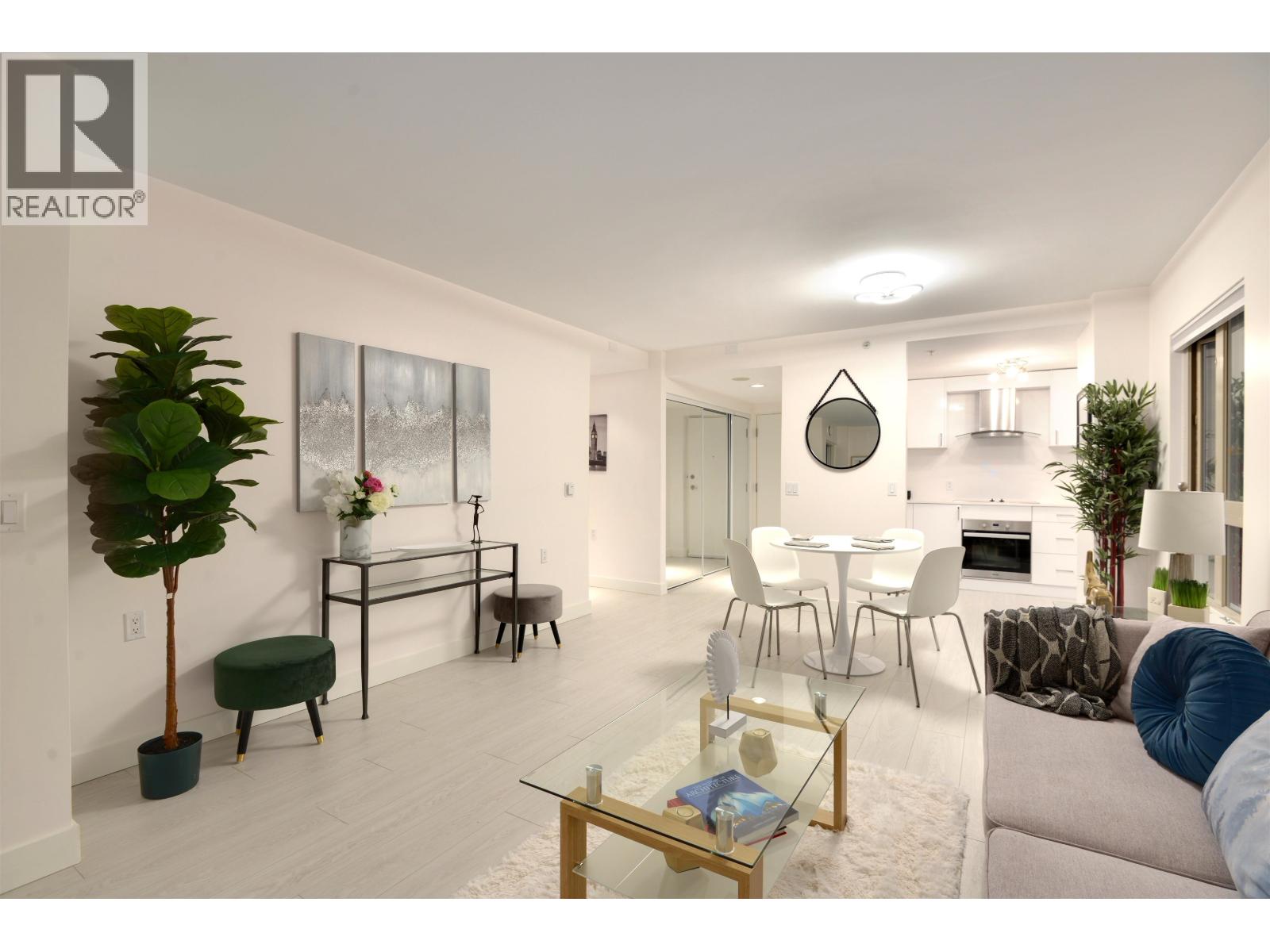 1604 121 W 15TH STREET, North Vancouver