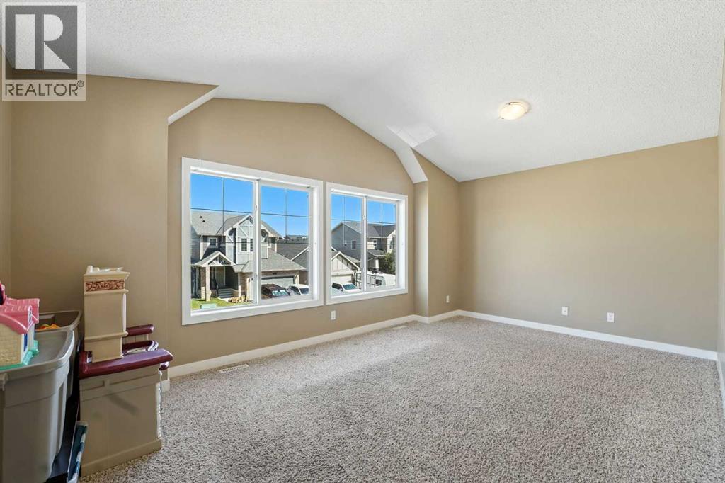 Photo 16 of 124 Kingsbridge Way Se, Airdrie AB