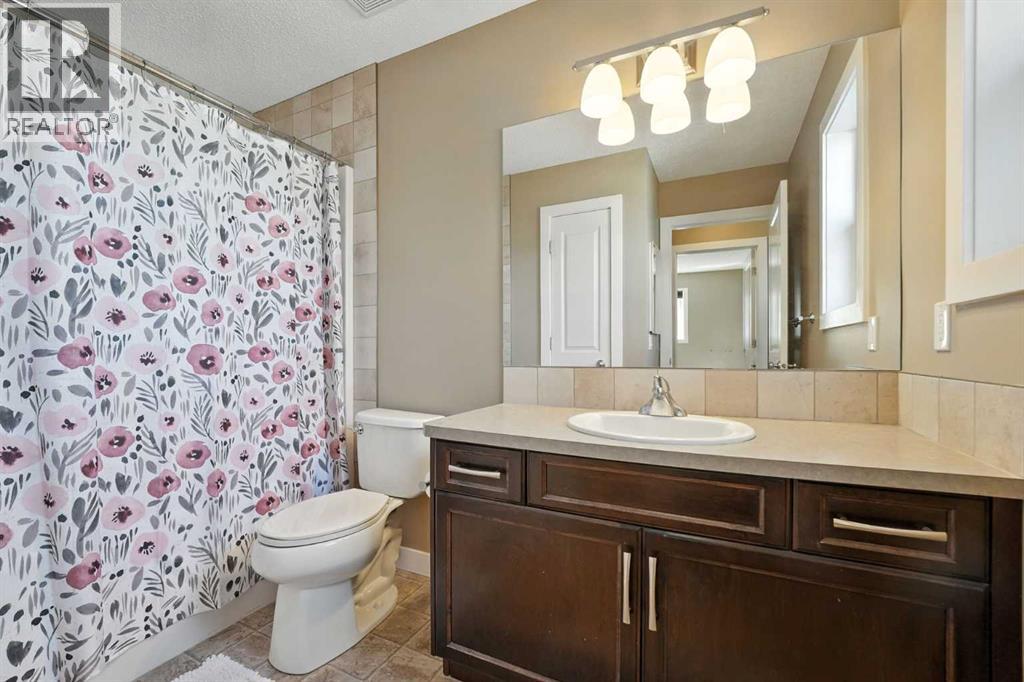 Photo 2 of 124 Kingsbridge Way Se, Airdrie AB
