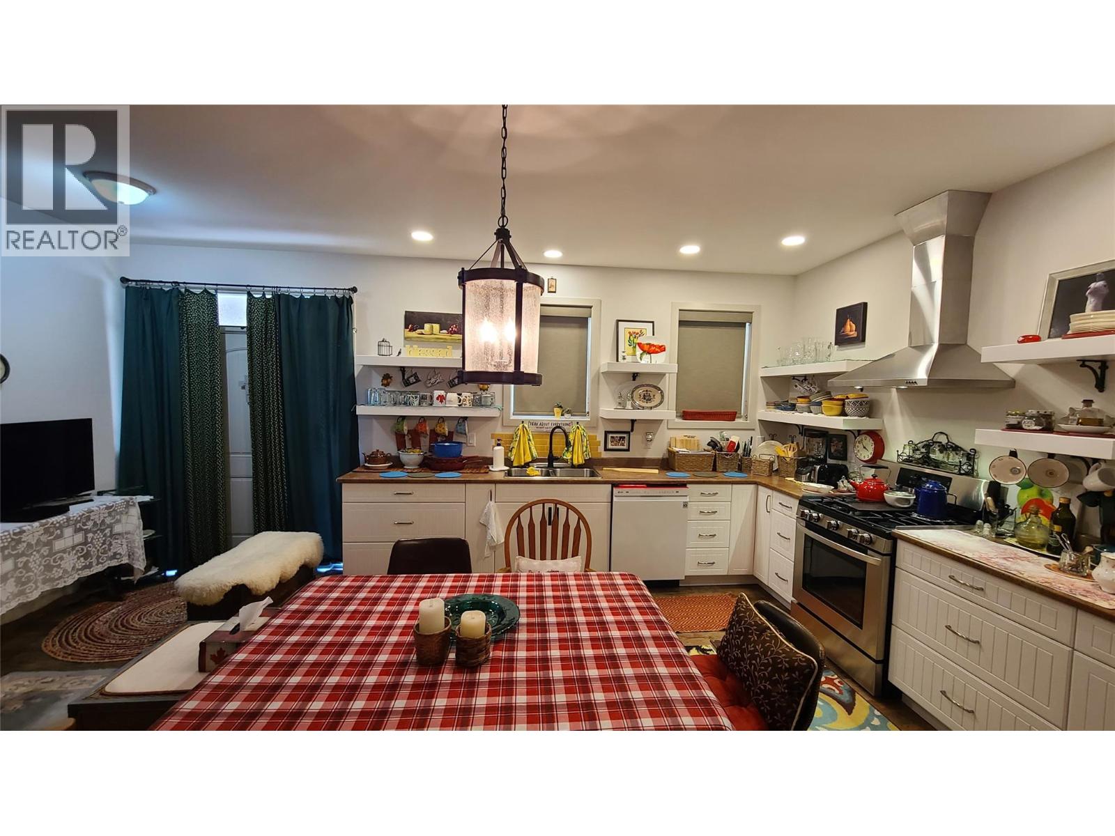  6941 MEADOWS DR Drive, Oliver