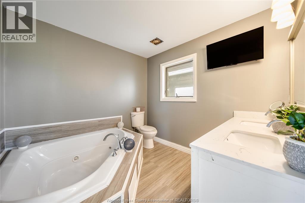Photo 4 of 4317 Concession 4 Road South, Amherstburg ON