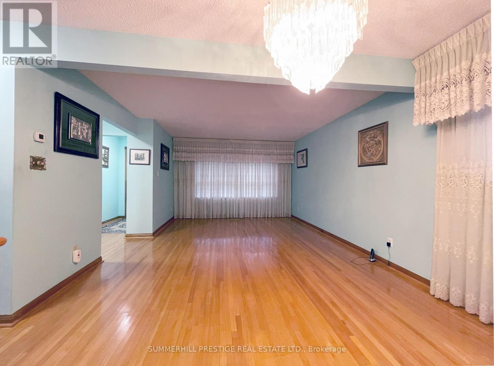 Photo 22 of 20 Cleethorpes Boulevard, Toronto ON